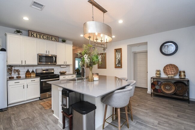 Photo - 7723 Golden Rubia Ln