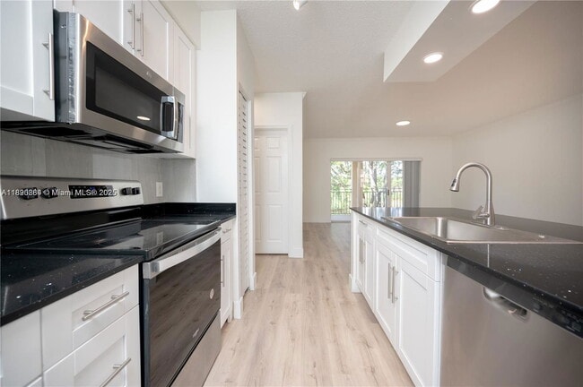 Photo - 2406 Centergate Dr