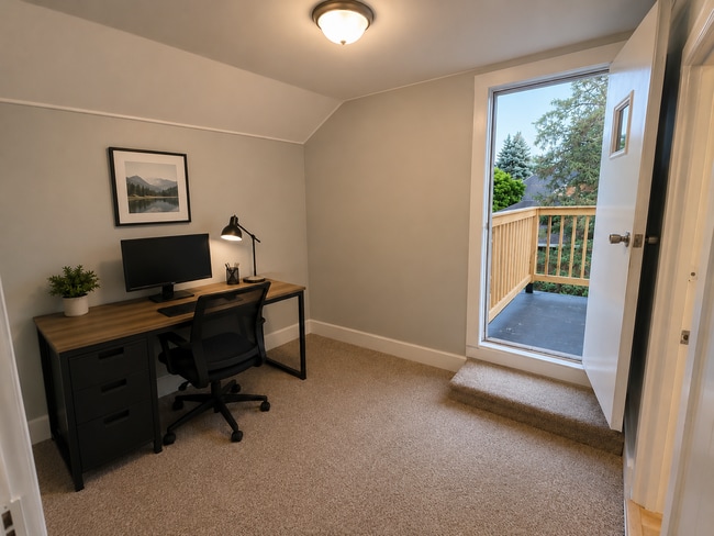 Office/ Bonus room - 515 Railroad St Unit 515 B