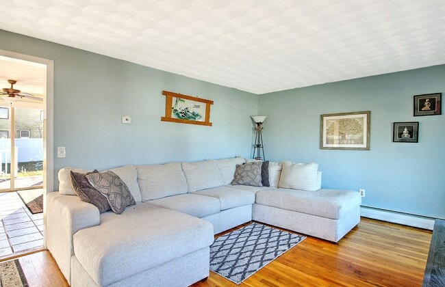 Photo - 138 Youngs Ave