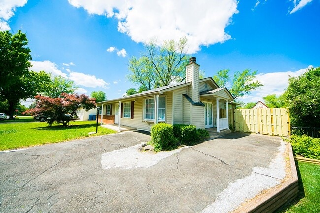 Photo - 105 N Cypress Rd
