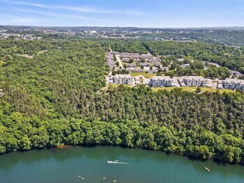 Lake view Condo in the middle of Branson