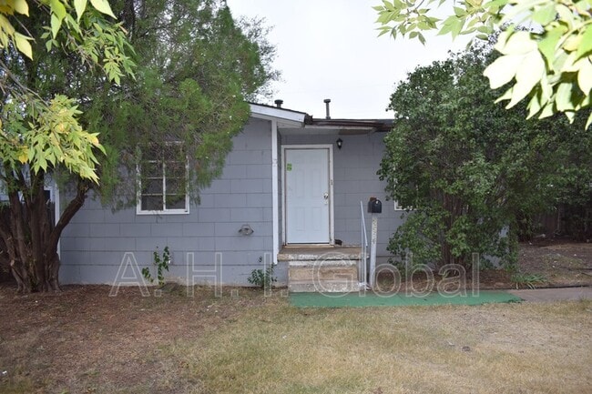 Photo - 4634 S Hughes St House