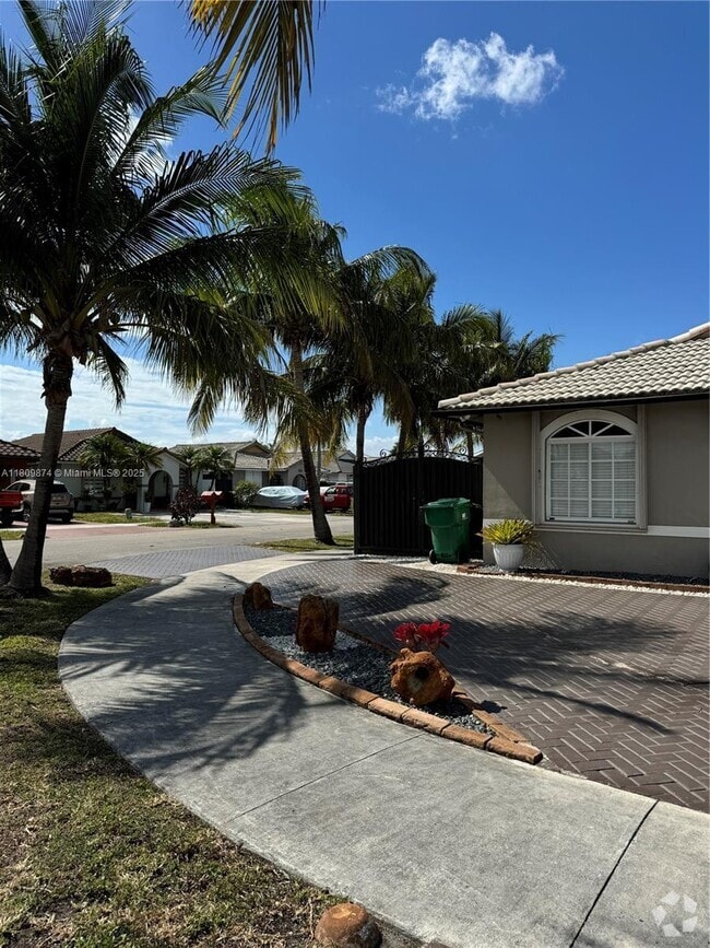 Building Photo - 9849 NW 127th Terrace Rental