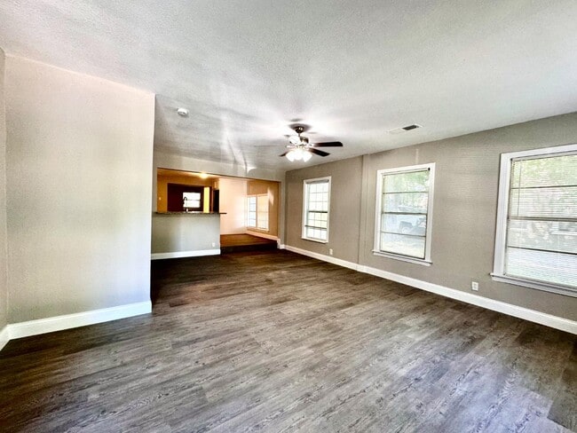 Photo - 4354 Marks Pl