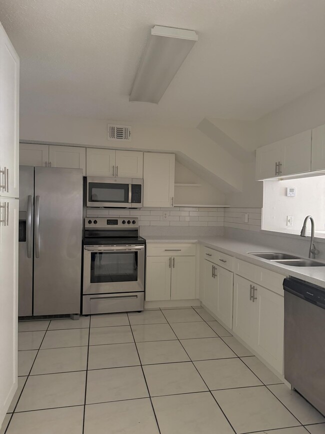 Building Photo - 13790 Bottlebrush Ct