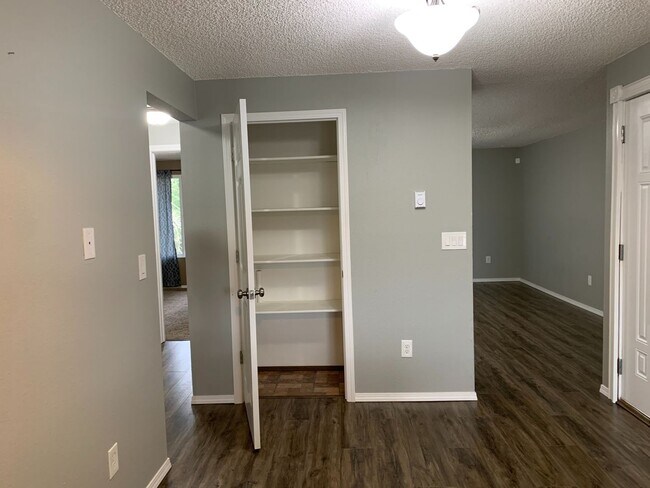 Photo - Adorable Ash Street 2bed/1.5ba Condo