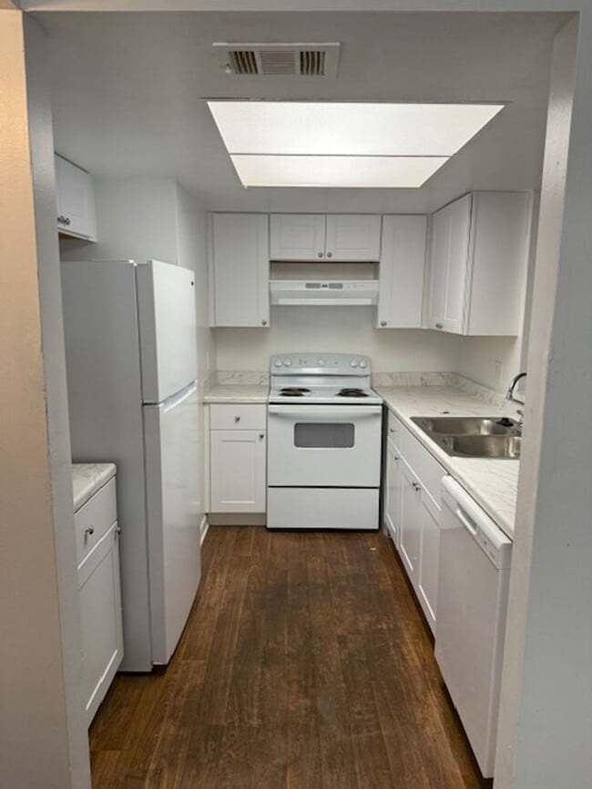 Building Photo - Coral Gardens - P793 Unit P793 Rental