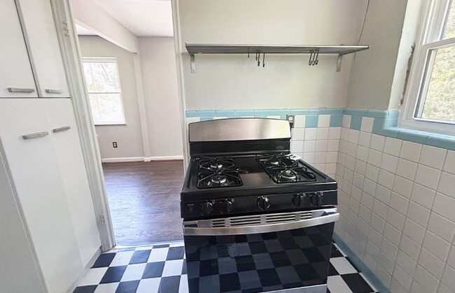 Photo - 458 Wood Ave Unit 458-04