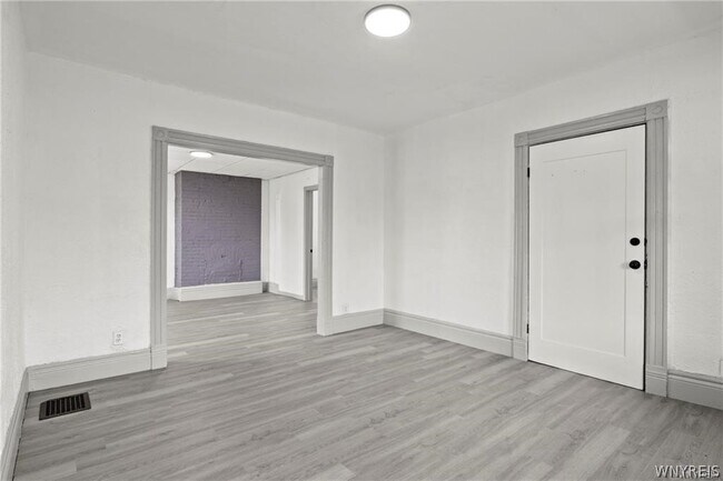 Photo - 385 Seventh St