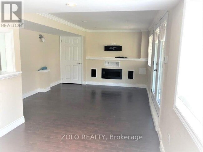 Photo - 33 Styles Crescent