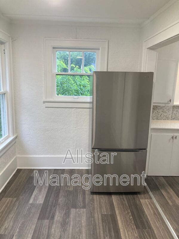 Photo - 1201 East Ave