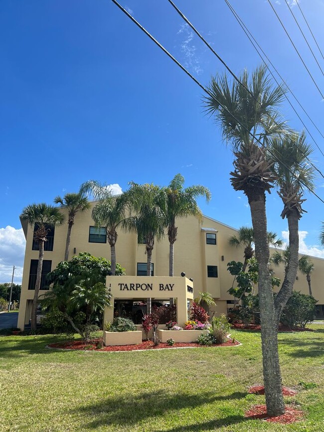 Building Photo - Located on the Myakka River in El Jo Bean 2nd floor Unit B210