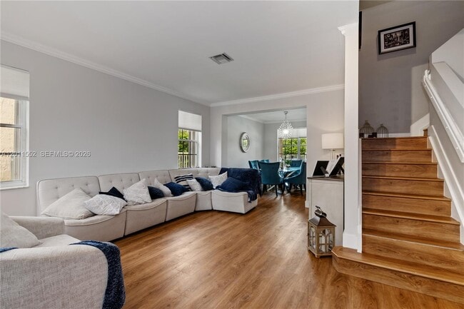 Photo - 1095 Chenille Cir