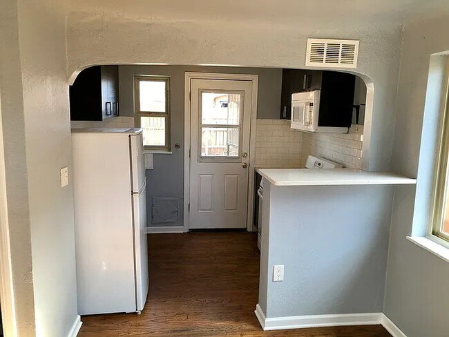 Photo - City Park Gem! Pet Friendly 2-bed 1-bath duplex with parking included!