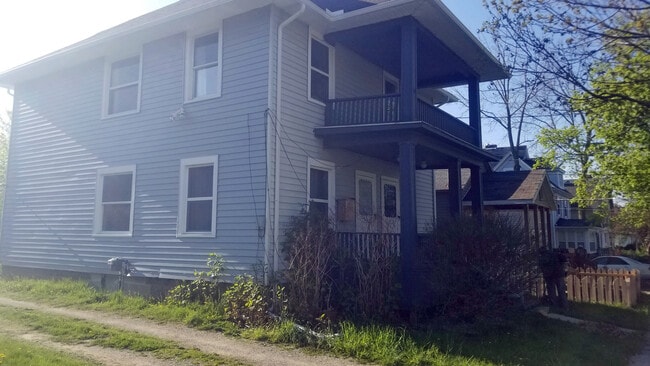 Photo - 711 N Chestnut St