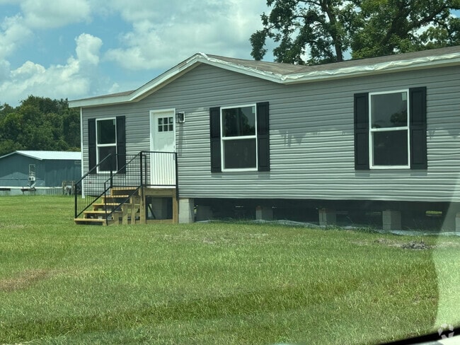 Building Photo - Three Oaks Main Home builders. LLC