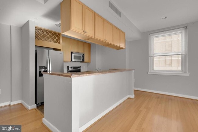 Building Photo - 111 S 15th St Unit 2111