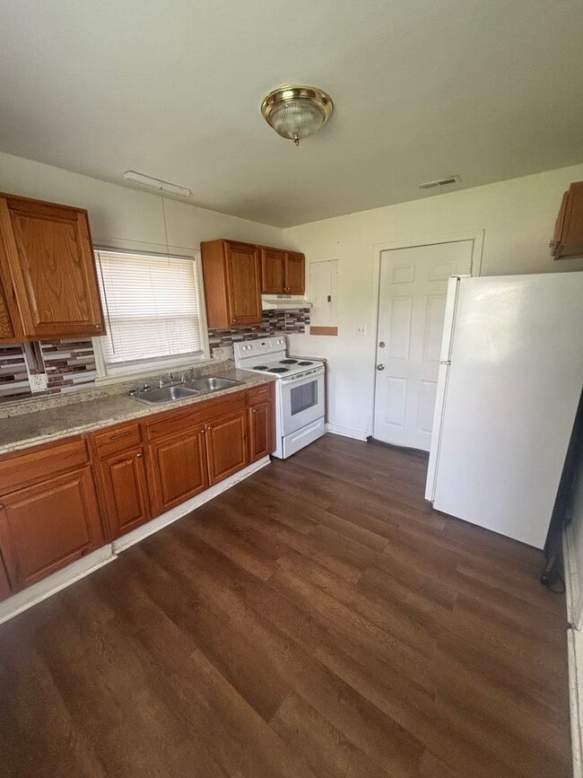 Photo - **IF YOU SIGN A 2 YEAR LEASE,  PAY RENT ON TIME EACH MONTH AND DONT DEFAULT ON YOUR LEASE. WE WIL...