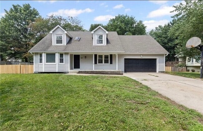 Building Photo - 602 SE Brentwood Dr