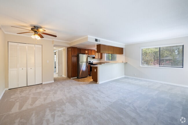 Main Living Area - South 1,012SF - Sycamore Green Apartments