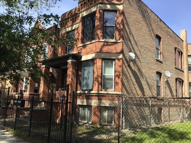 Building Photo - 6131 S Langley Ave Unit 1 Rental