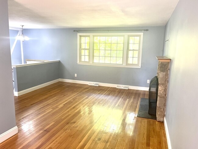 Photo - 385 Hartford Ave