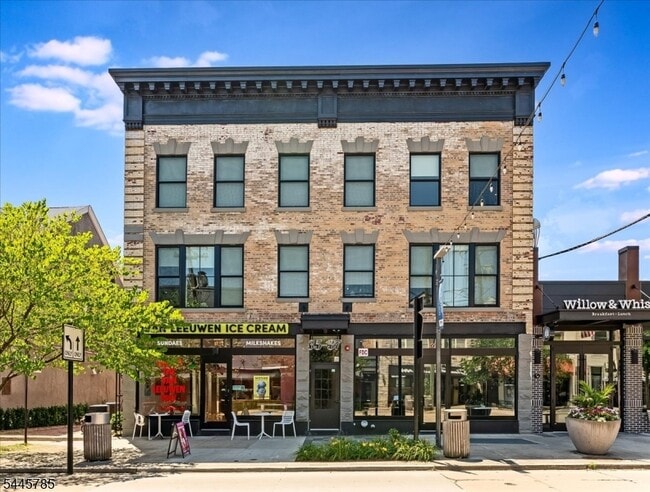 35 Main St Unit 3B