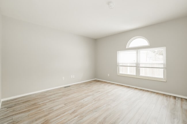 Photo - 26 E Woodfield Dr