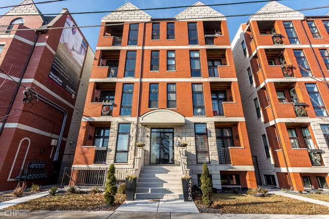 Building Photo - 4226 S Ellis Ave Unit 4S Rental