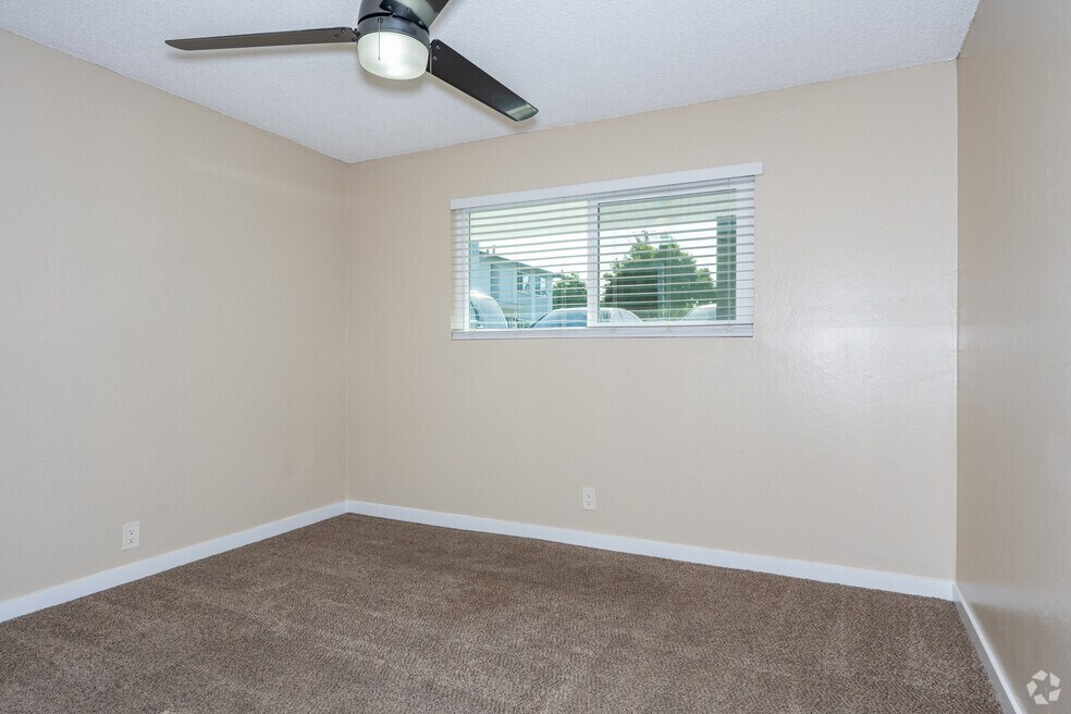 1BR, 1BA - 617SF - Bedroom