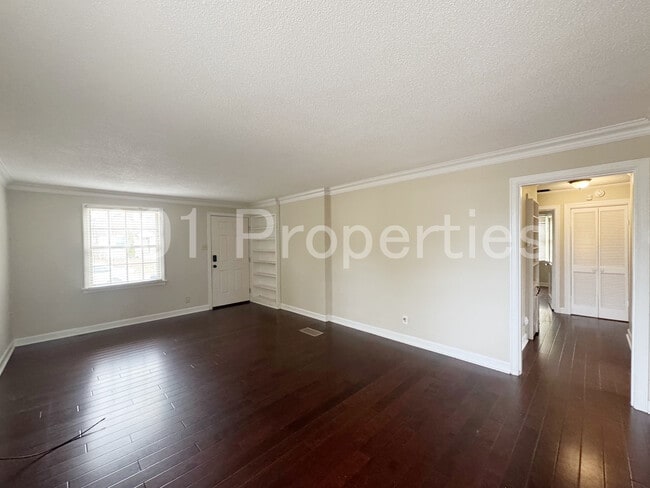 Photo - 81 S Larchmont Dr