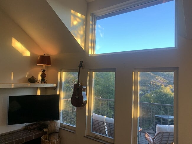 Photo - Short Term Furnished 2 Bdrm Rental in Manitou Springs (Available through 4/30/26)