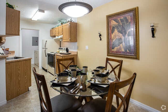 2BR, 2BA - 1,000SF