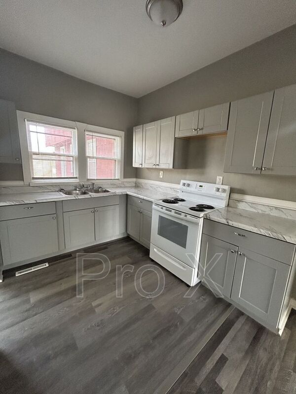 Photo - 1919 S Broadway St