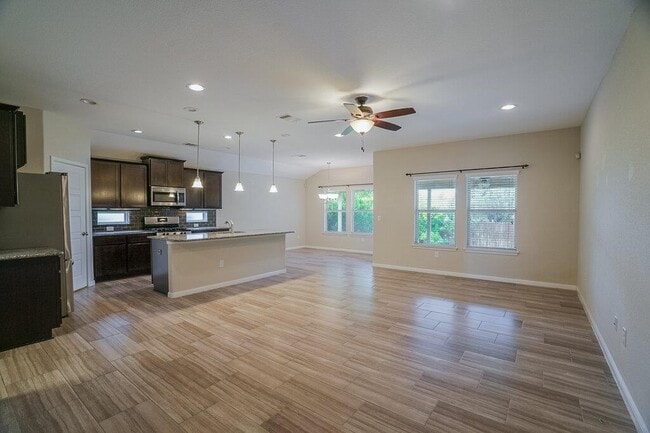 313 Longhorn Cavern Rd
