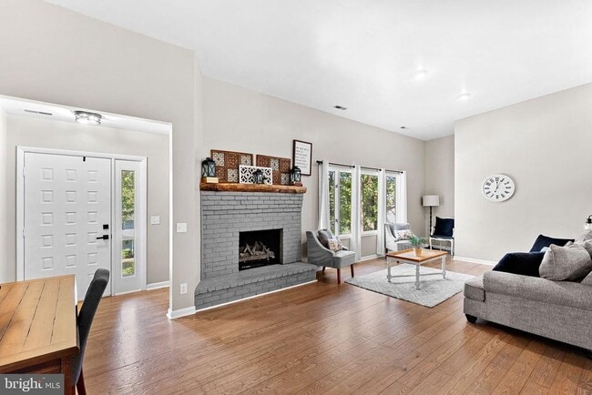 Photo - 862 Carrier Dr