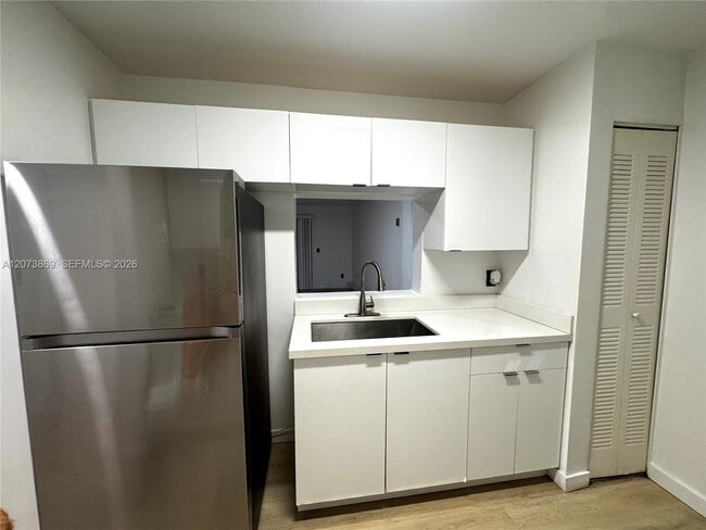 Photo - 888 NE 132nd St Unidad 206