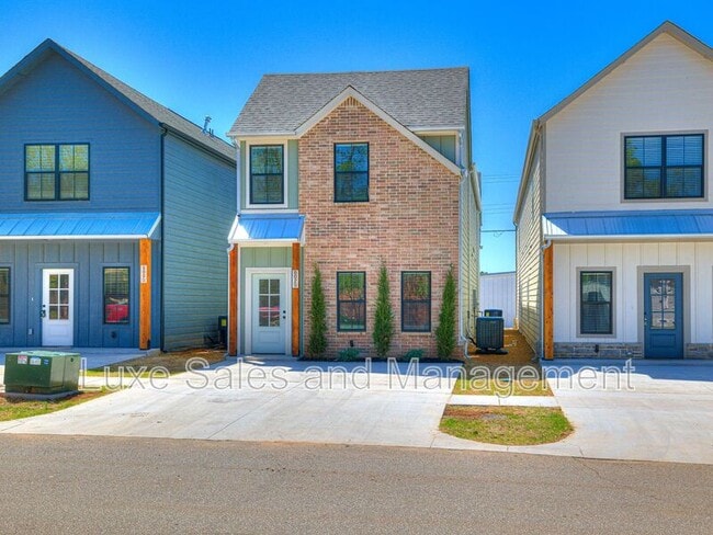 Photo - 612 W 2nd St
