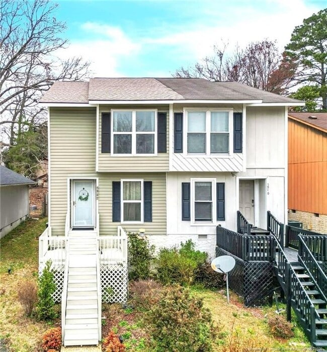 2 Bedrooms 2.5 Bathrooms Townhouse - 2 Bedrooms 2.5 Bathrooms Townhouse