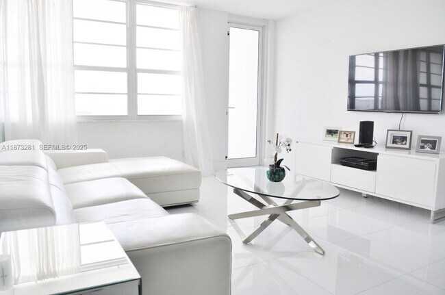 Building Photo - 100 Lincoln Rd Unit 1504