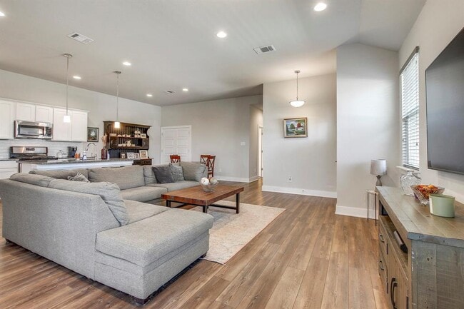 Photo - 501 Peace Dr