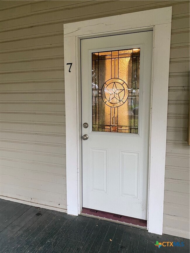 527 W San Antonio St Unit 7
