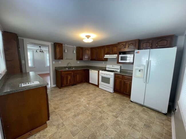 Photo - Apartment Available in Village of Liverpool Unit 414 Fourth Street