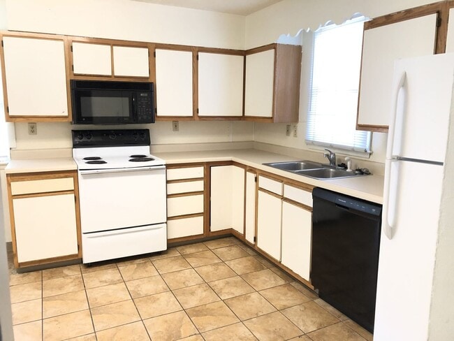 Photo - 619 Bowery St