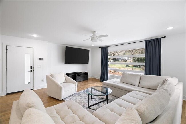 Photo - 1846 Rogers Ave SW