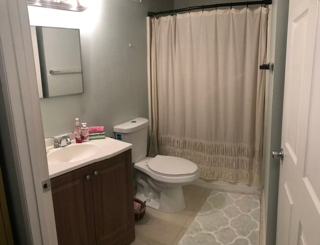 Building Photo - 583 7th Pl Unit 583