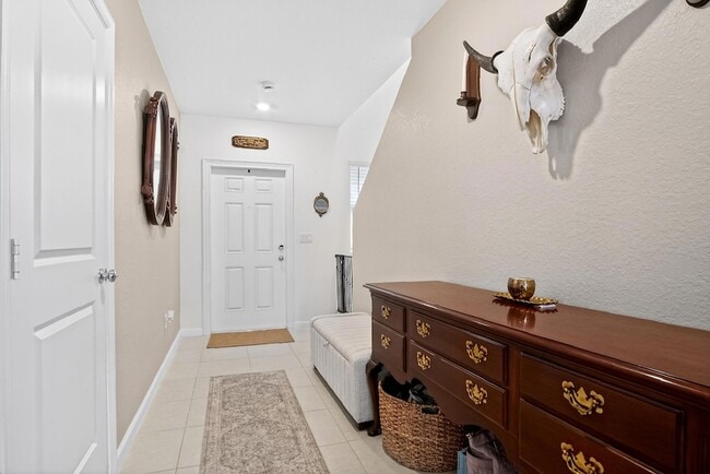 Photo - 760 Carlyle Wy