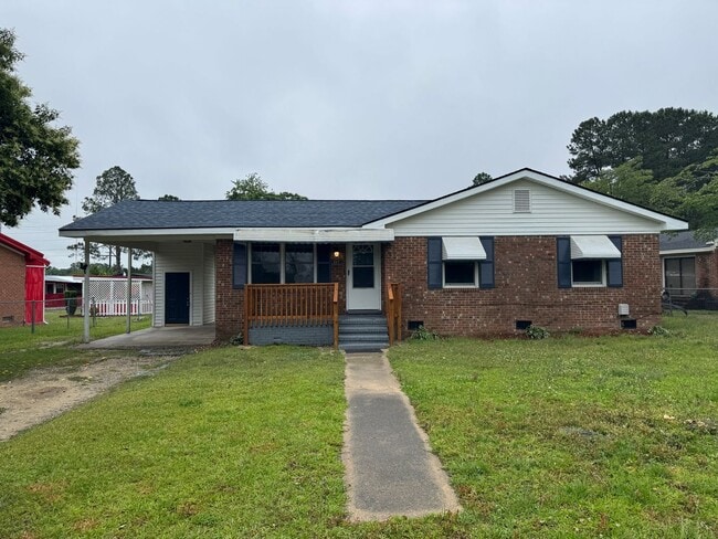 3 Bedroom Brick Ranch with Carport and Lar... - 3 Bedroom Brick Ranch with Carport and Lar... Casa