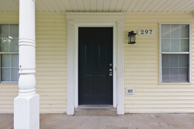 Photo - 297 Young St